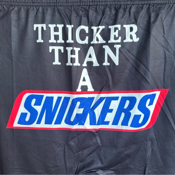 Thicc Snickers Leggings - Picture 2 of 3